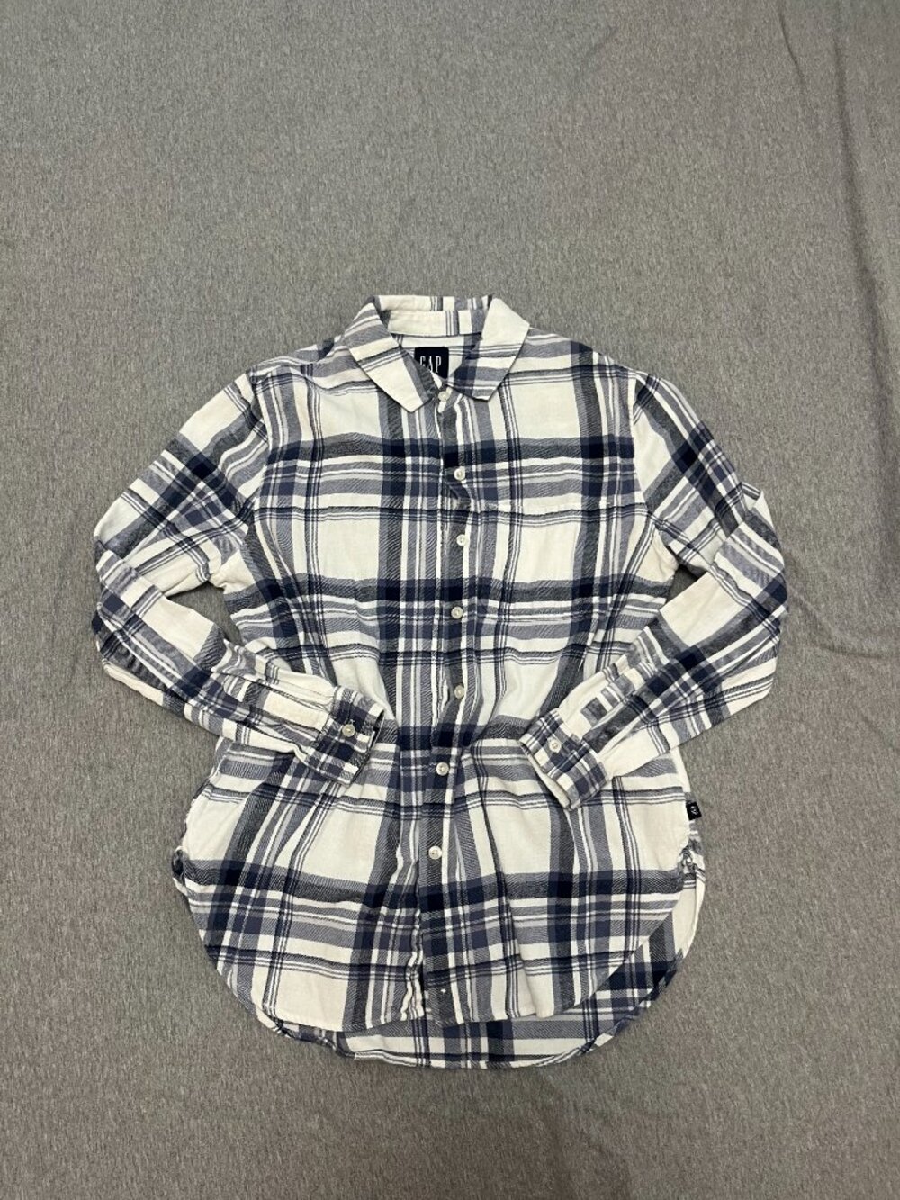 GAP Women's Button Up Blue and White Plaid Flannel Size Small